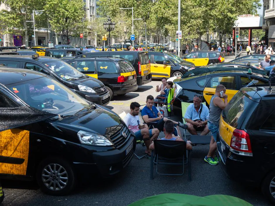 Pimec afirma que las ventas han descendido un 30% en Barcelona durante la huelga de taxis