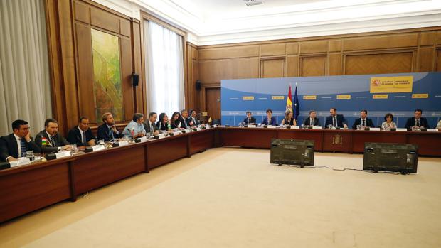 Fomento insiste en que el sector de VTC debe ser regulado «en el ámbito autonómico y local»