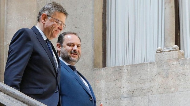Taxi y autonomías recelan del parche legal de Fomento