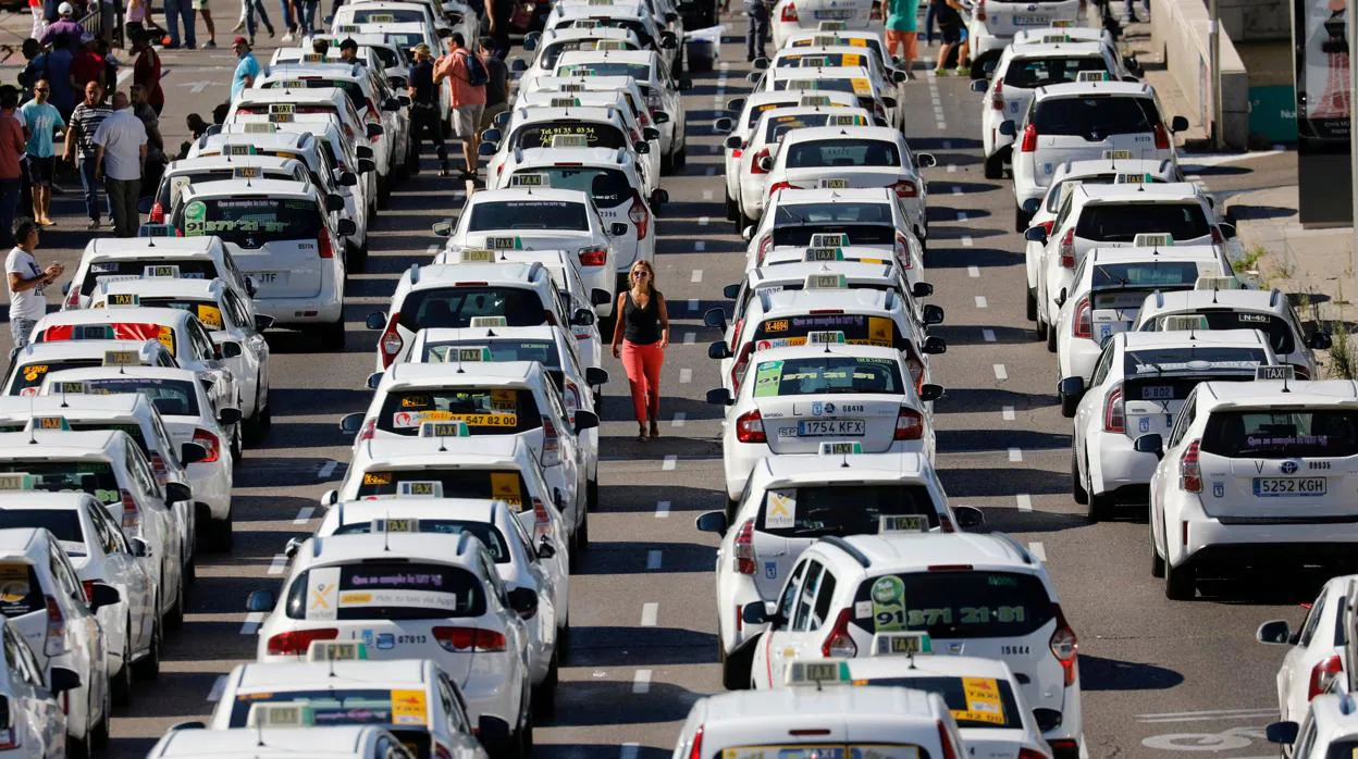 Los taxistas desconfían del Gobierno y prevén más protestas en septiembre