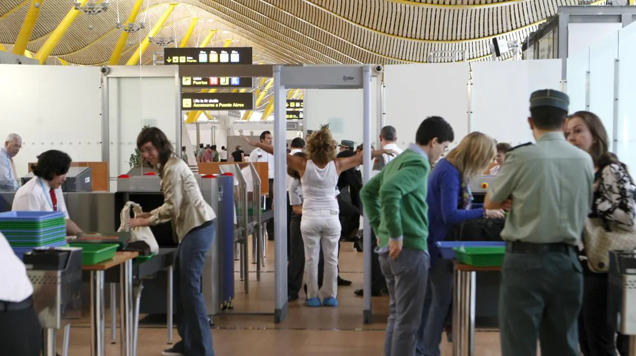 Un control de acceso en al aeropuerto de Adolfo Suárez-Madrid Barajas