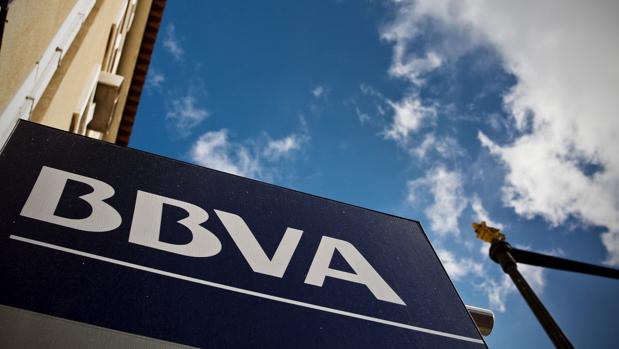 S&P baja a negativa la perspectiva de la deuda de BBVA por la situación turca