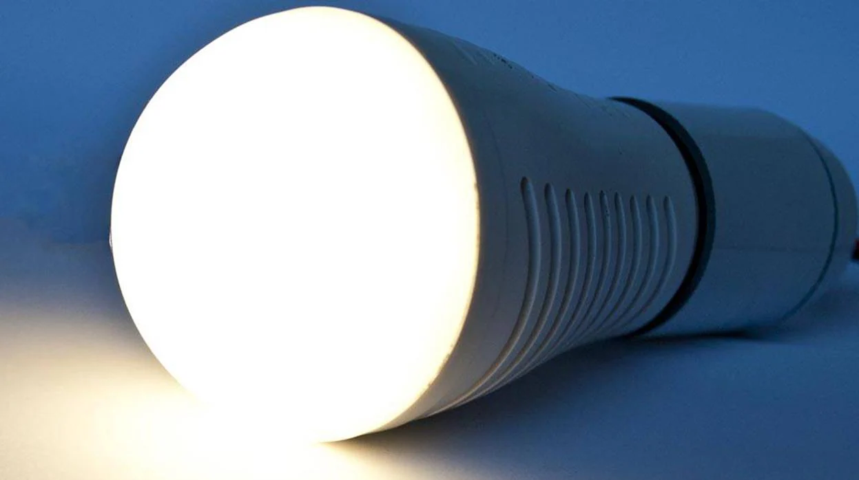 En septiembre llega el fin de las bombillas halógenas: ¿Cuánto ahorraremos con las LED?