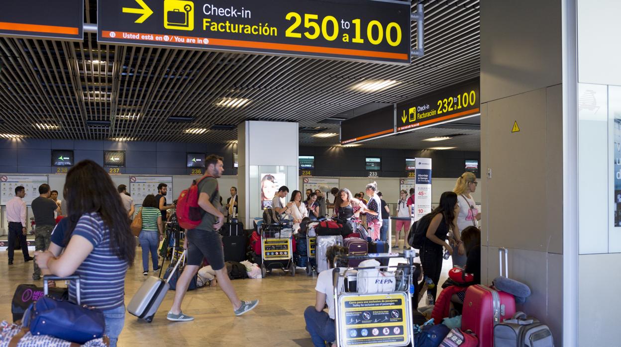 Se evita «in extremis» la huelga de vigilantes en los aeropuertos de Barajas, Santander o Gran Canaria