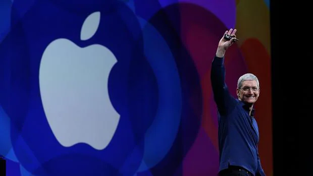 Apple gratifica a su CEO con 560.000 acciones (104 millones de euros) por su rentabilidad en Bolsa