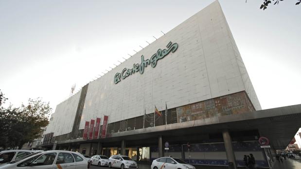 El Corte Inglés regala a los titulares de su tarjeta el 15% de todo lo que compren mañana