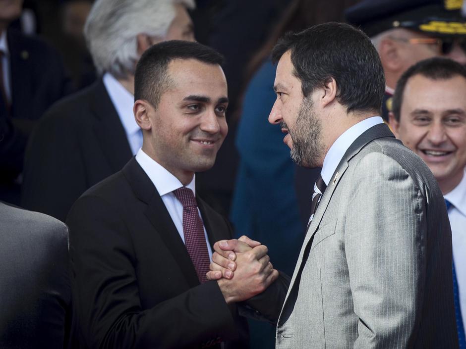 Los dos «hombres fuertes» del Ejecutivo italiano: Di Maio (izda) y Salvini (dcha)