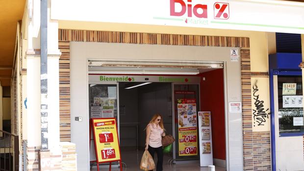 Dia cae un 42,22% tras rebajar sus previsiones de beneficios