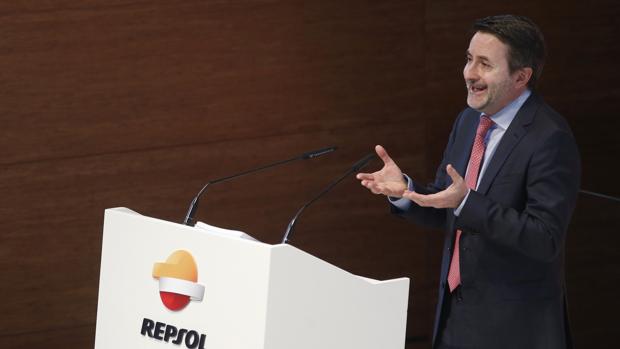 Repsol alerta de los efectos en el empleo que tendrá el «falso debate» sobre el diésel