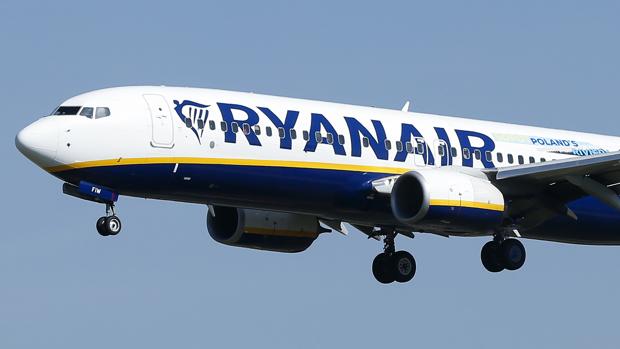 Ryanair estudia cerrar bases por la subida del precio del petróleo