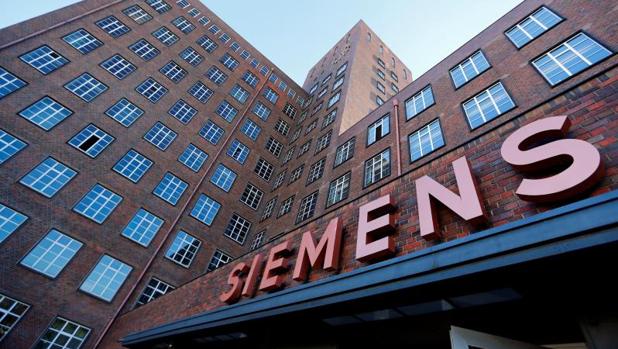 Siemens gana 5.807 millones de euros en su último ejercicio fiscal, un 2,6% menos