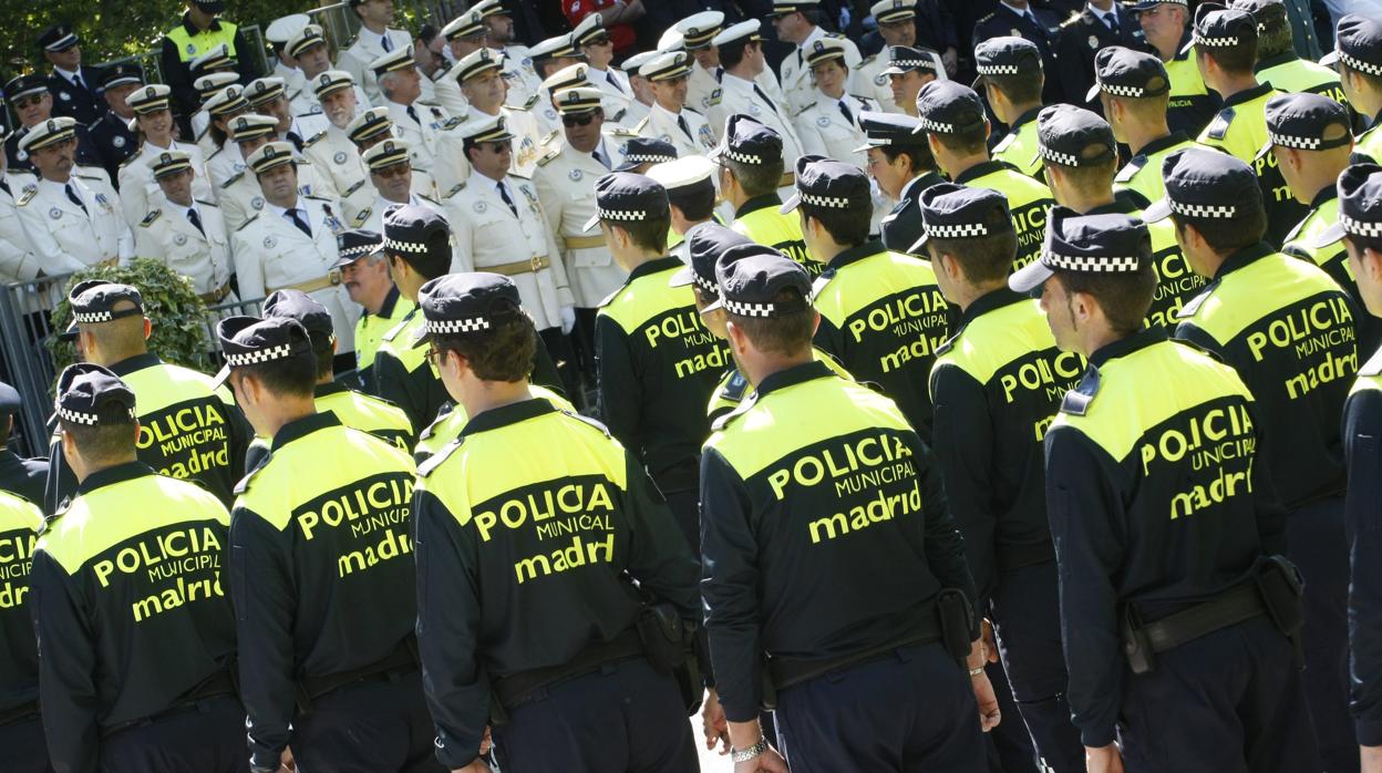 La Policía Municipal de Madrid en el día de San Juan Bautista, patrono del cuerpo