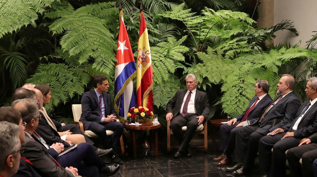 El presidente cubano, Miguel Díaz-Canel, recibió a la delegación española, encabezada por Pedro Sánchez