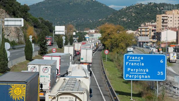 Los «chalecos amarillos» cuestan 3 millones al día a los transportistas españoles