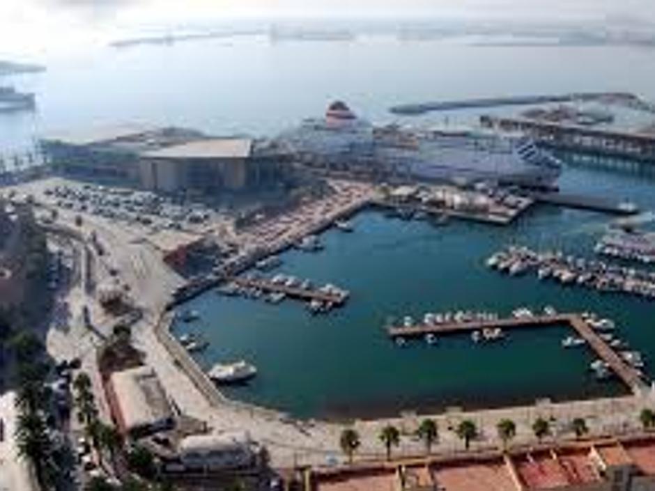 La decisión de Rabat de cerrar su oficina de aduana en verano ha condicionado la actividad del puerto