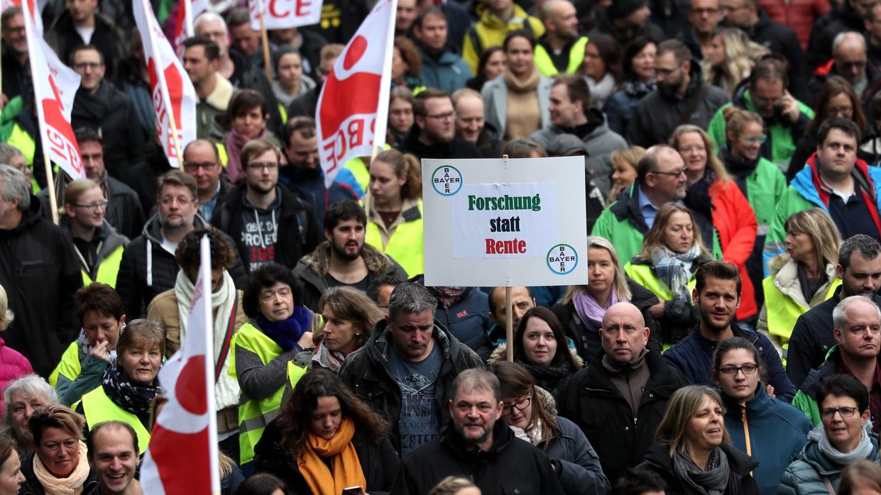 Protesta de los empleados de Bayer contra el cierre de la fábrica de Wuppertal y los recortes de plantilla
