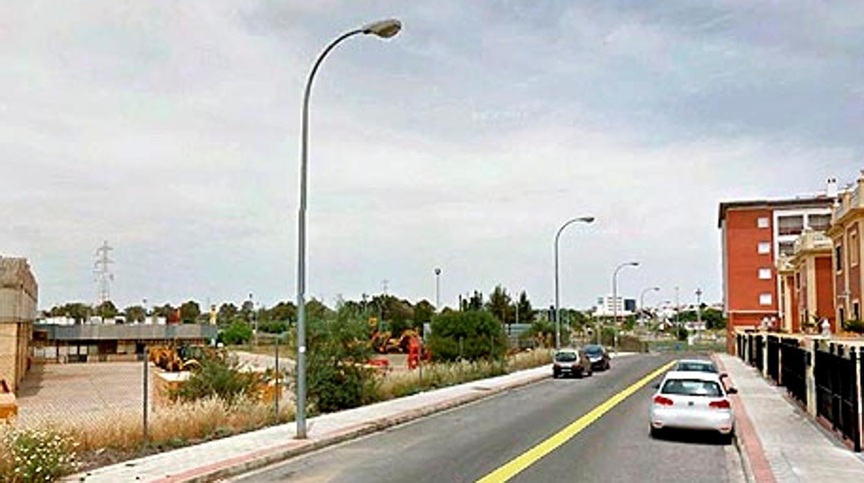 La antigua sede de Finanzauto (izquierda) en Dos Hermanas