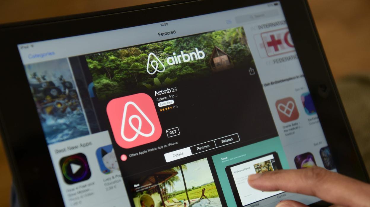 Airbnb podría ser multada con hasta 400.000 euros por comercializar oferta turística ilegal en Ibiza