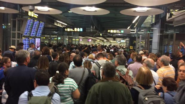 Los vigilantes de Barajas mantienen los paros parciales para las navidades y amenazan con alargarlos