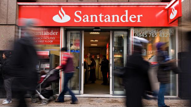 El Banco Santander UK es multado con 36,4 millones de euros por «fallos graves» en la gestión de cuentas