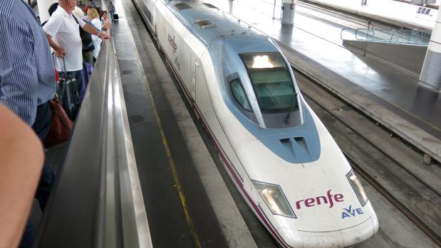 Renfe congela el billete de Cercanías, pero sube un 3,5% el de Regionales y un 7% el Avant