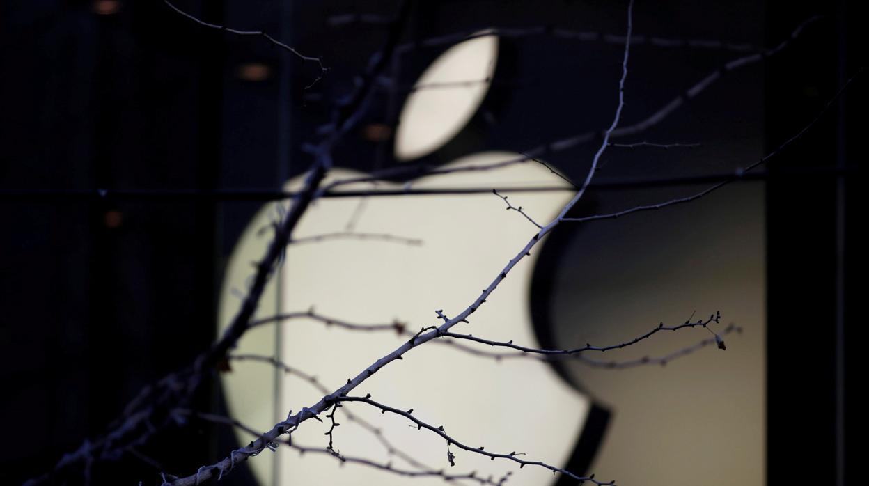 Apple se hunde un 10% en su peor sesión bursátil entre síntomas de desaceleración