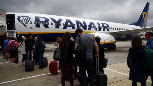 Los tripulantes de cabina de Ryanair confirman la huelga