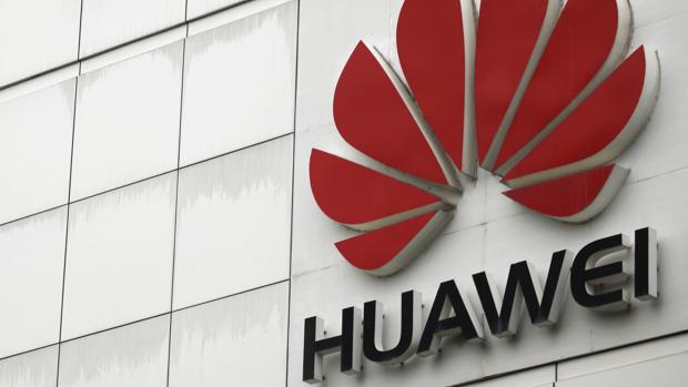 Huawei sanciona a los dos empleados que felicitaron el Año Nuevo por el Twitter oficial usando un iPhone