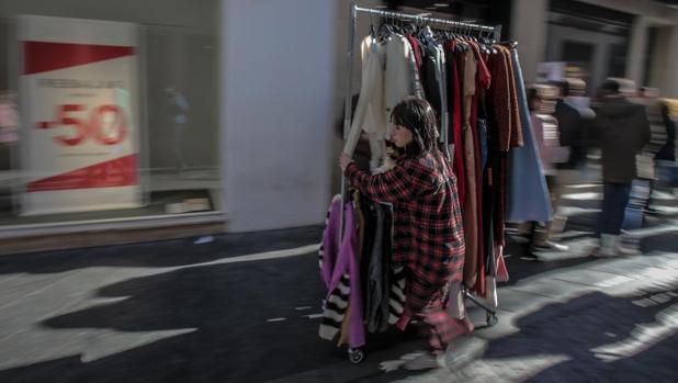 Cuidado con las estafas más comunes que aplican los comercios en rebajas