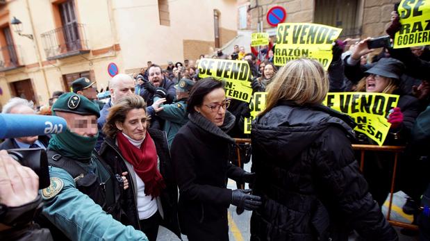 Abuchean a la ministra de Transición Ecológica por el cierre de las centrales de carbón