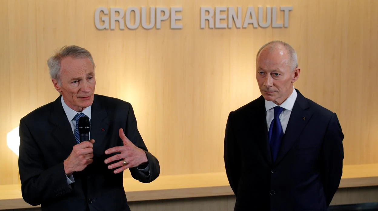 El nuevo presidente de Renault Jean-Dominique Senard (izda) con Thierry Bolloré (dcha)