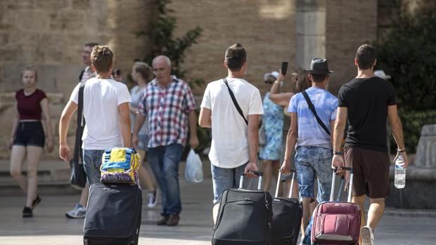 El turismo sigue coleccionando récords en España y otras cuatro noticias económicas