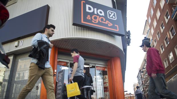 Dia anuncia el despido de 2.100 personas en España  tras cerrar 2018 con unas pérdidas de 352,58 millones