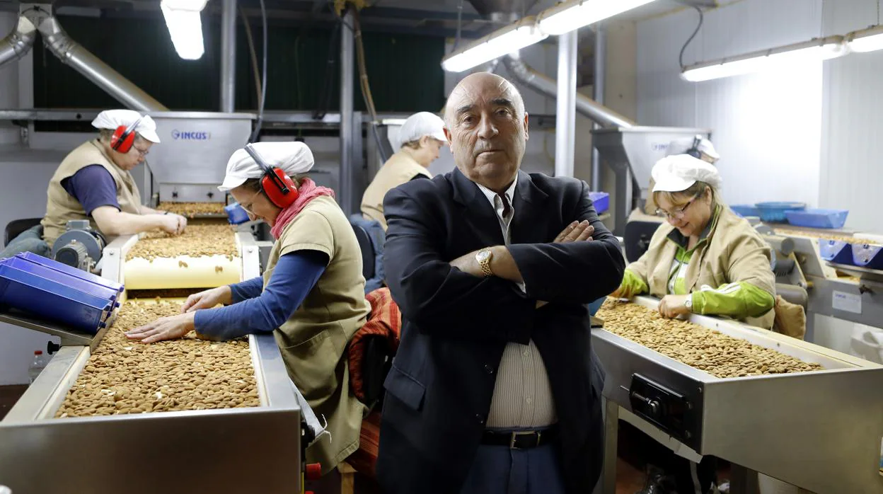 Francisco Morales en la planta productiva de Zamoranos