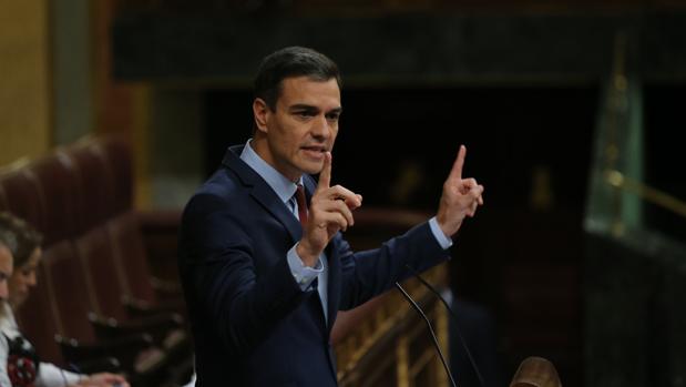 Bruselas le saca tarjeta amarilla a España por la excesiva deuda y otras cuatro noticias económicas