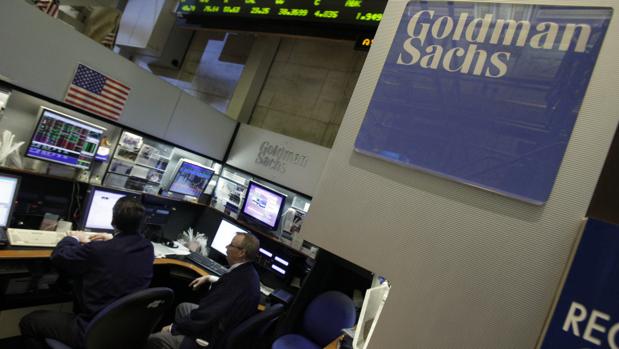 Goldman Sachs se quita la corbata y deja el traje en el armario