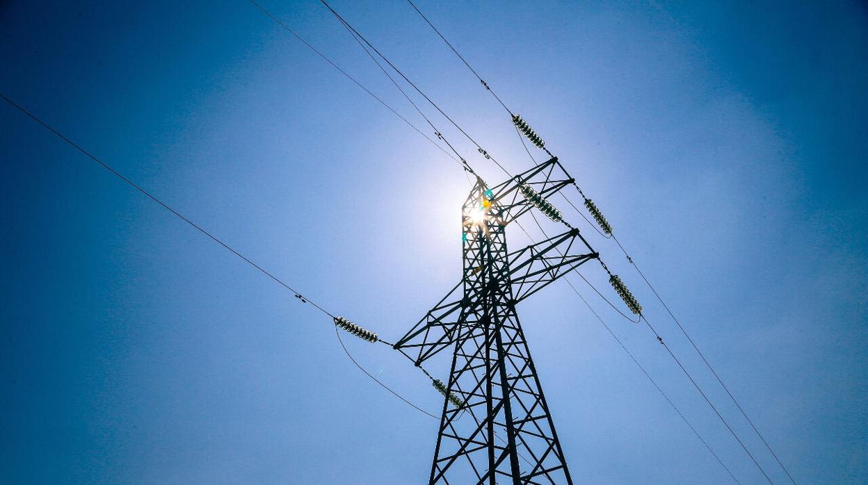 Torre de transmisión de un proyecto de Abengoa en Chile