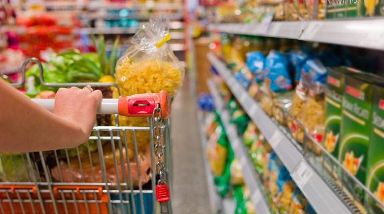 La última «trampa» en los supermercados: los envases de formato ahorro no siempre son más baratos
