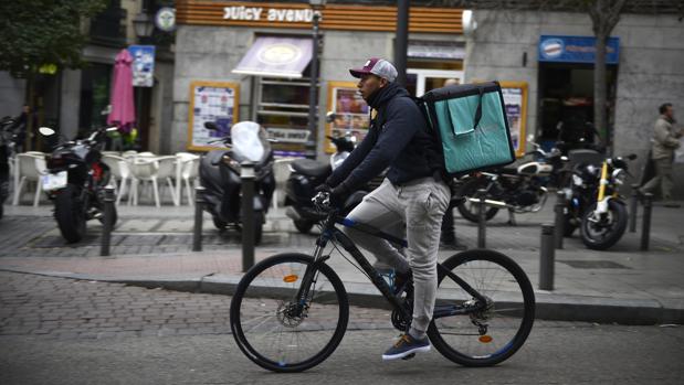 Las plataformas como Glovo y Deliveroo le cuestan a la Seguridad Social 93 millones al año