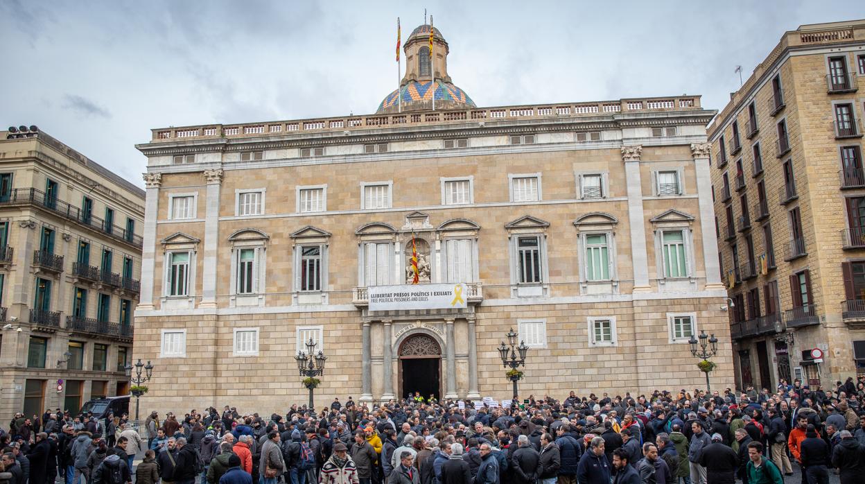 En los tres primeros meses del año, 2.094 sociedades han trasladado su sede social a otra comunidad autónoma, mayoritariamente a Madrid