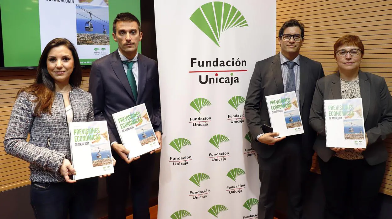 Cristina Rico, Rafael López del Peso, Rafael Muñoz y Felisa Becerra, en la presentación del informe