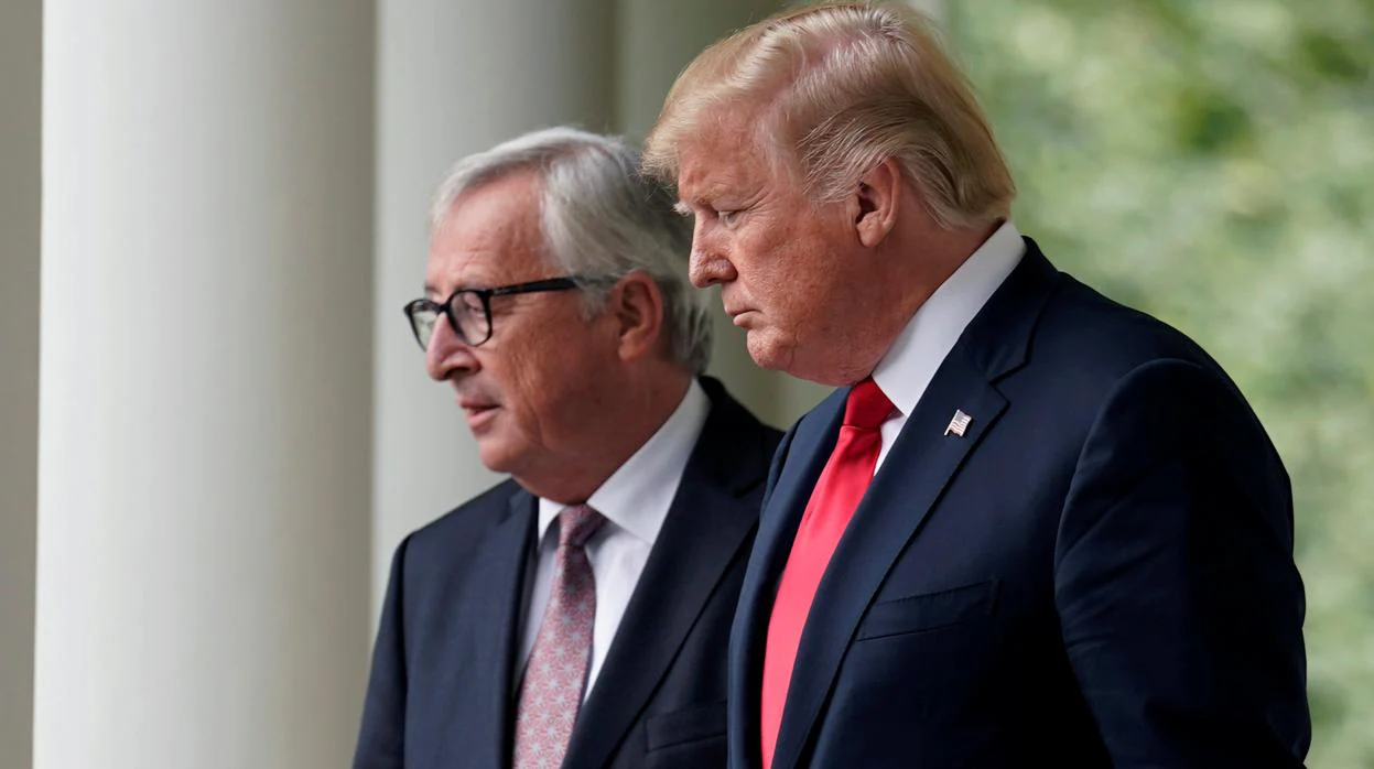 El presidente de la Comisión Europea, Jean-Claude Juncker, junto al mandatario estadounidense, Donald Trump, en el encuentro que mantuvieron en julio de 2018 en Washington