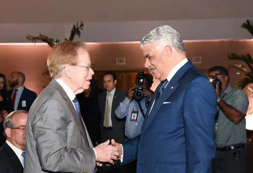 Miguel Vargas Maldonado, ministro de Asuntos Exteriores de República Dominicana (d) y José Luis Corripio (i)