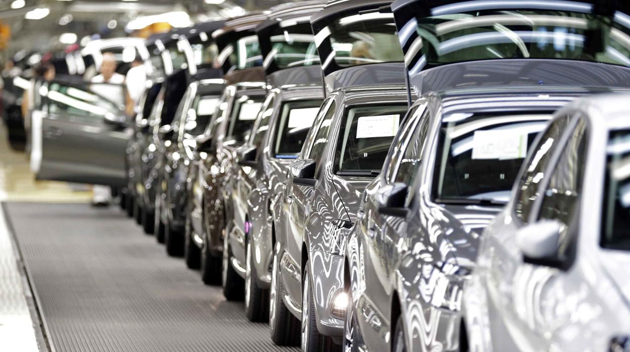 En los cuatro primeros meses del año, la producción de vehículos en España bajó un 5,51%