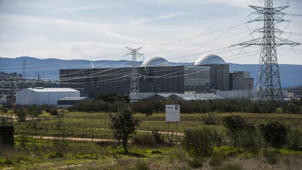 La industria nuclear pide sacar del recibo de la luz los costes ajenos al consumo