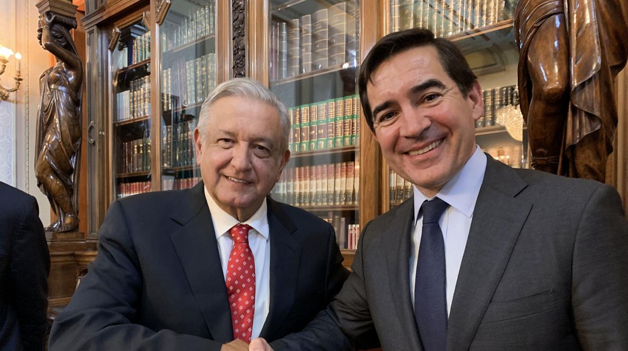 El presidente de BBVA, Carlos Torres Vila, junto al presidente de México, Andrés Manuel López Obrador