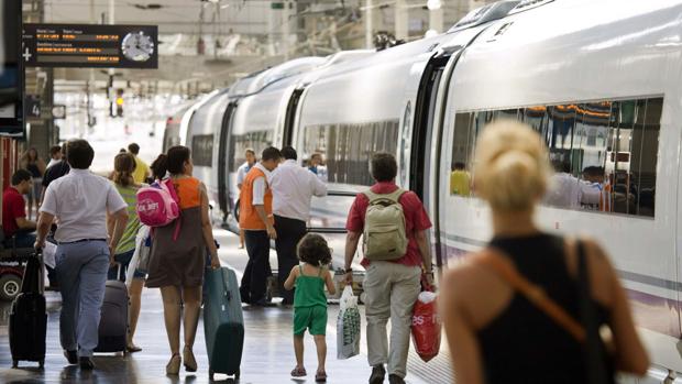 La CNMC estima que los competidores de Renfe coparán el 35% de los viajes en AVE