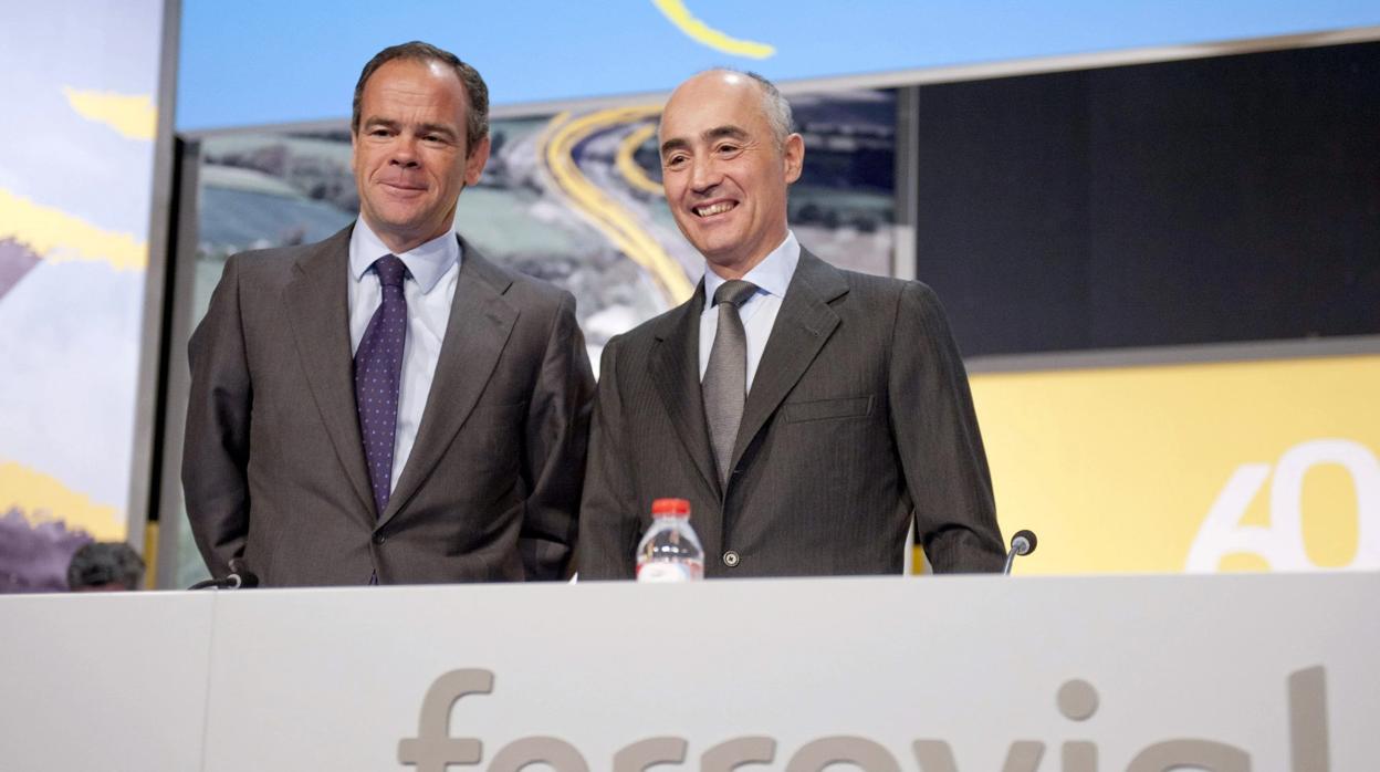 Iñigo Meirás CEO, de Ferrovial (izda), junto a Rafael del Pino, presidente (dcha)