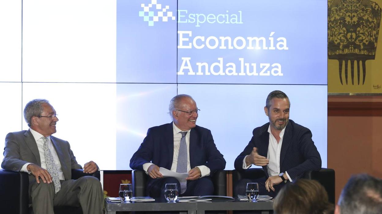 En imágenes, presentación del especial Economía Andaluza de ABC en el Museo de Carruajes de Sevilla (I)