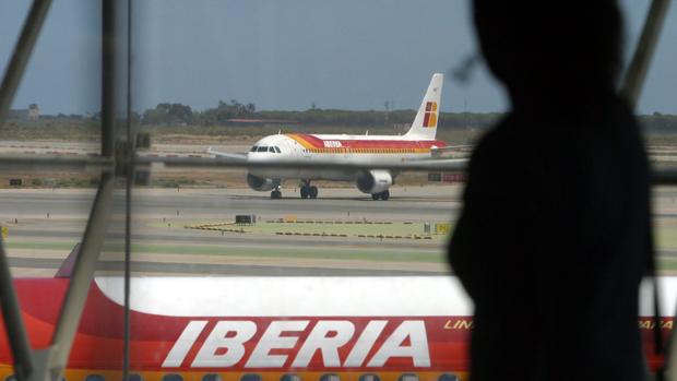 Los trabajadores de Iberia en El Prat convocan huelga el 27 y 28 de julio